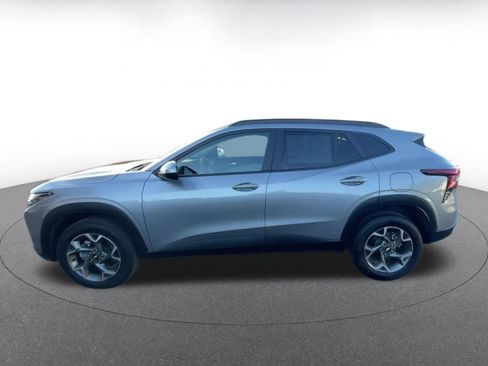 Used 2025 Chevrolet Trax LT image 9