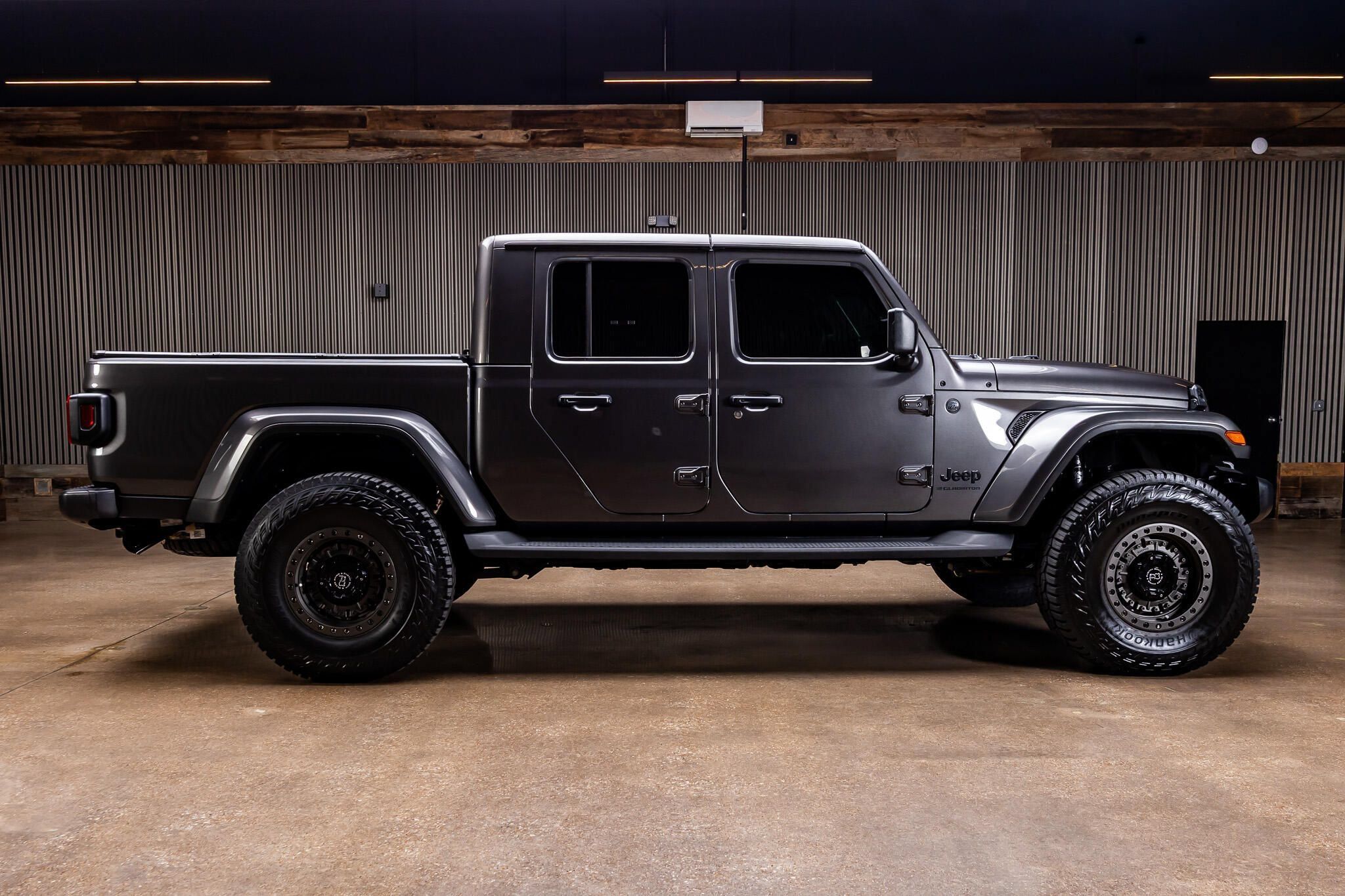 Used 2025 Jeep Gladiator Sport AWD/4WD image 10