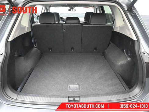 Used 2024 Volkswagen Tiguan SE AWD/4WD image 30