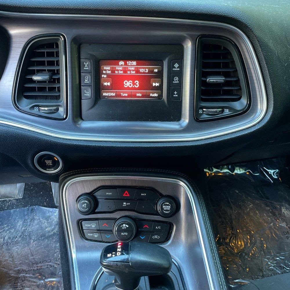 Used 2016 Dodge Challenger SXT RWD image 9