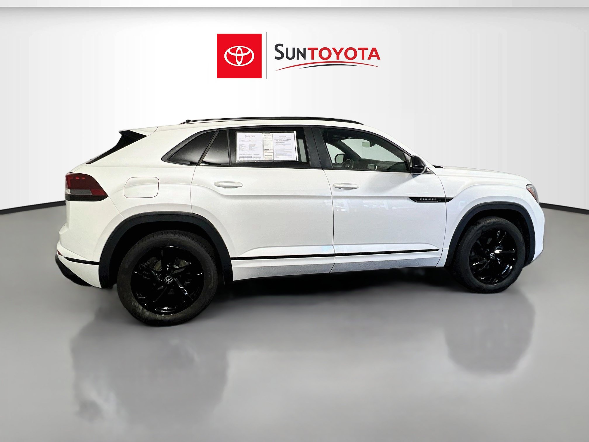 Used 2026 Volkswagen Atlas Cross Sport SEL R-Line AWD/4WD image 2