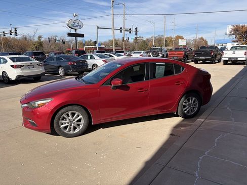 Used 2018 MAZDA MAZDA3 Sport w/ Preferred Equipment Package image 4