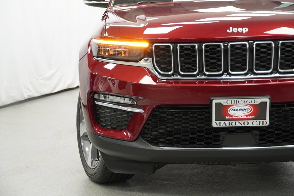 Certified 2025 Jeep Grand Cherokee Limited AWD/4WD image 12