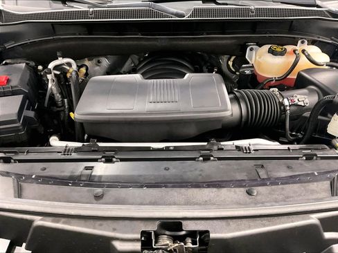 Used 2022 Chevrolet Suburban Z71 w/ Luxury Package image 31