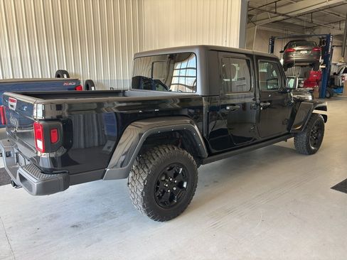 Used 2022 Jeep Gladiator Sport image 4