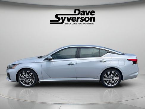 Used 2025 Nissan Altima 2.5 SL FWD image 7