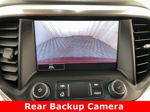 Used 2023 GMC Acadia SLT w/ Preferred Package image 4