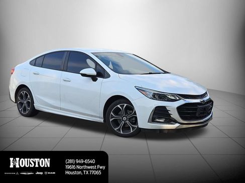 Used 2019 Chevrolet Cruze LT w/ RS Package FWD image 3