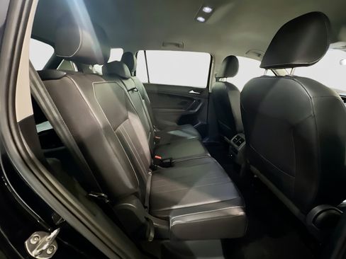 Used 2024 Volkswagen Tiguan SE FWD image 19