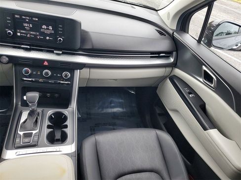 Used 2023 Kia Carnival LX image 28