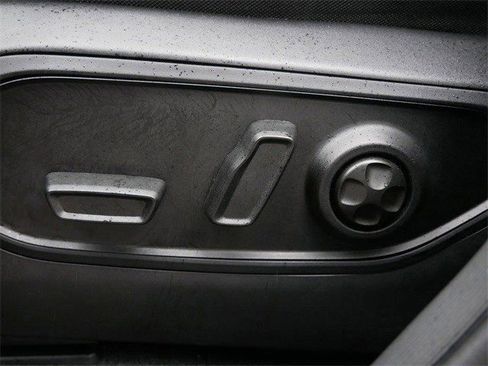 Used 2023 Jeep Grand Cherokee Limited w/ Black Appearance Package image 17