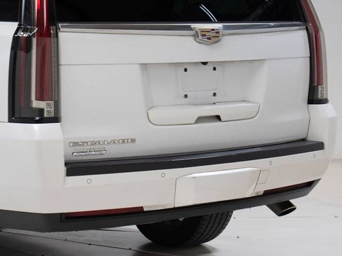 Used 2016 Cadillac Escalade ESV Premium AWD/4WD image 19