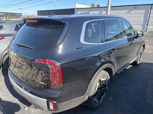 Used 2024 Kia Telluride EX w/ EX Captain's Chair Package AWD/4WD image 4