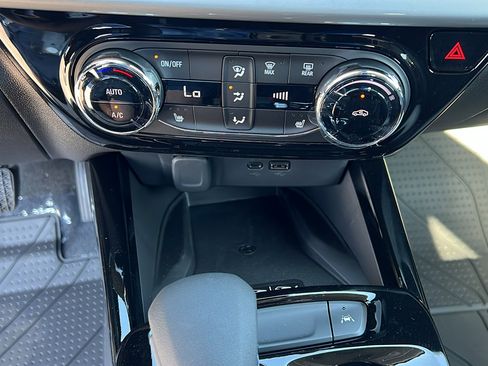 New 2026 Chevrolet Trax LT w/ Sunroof Package image 21