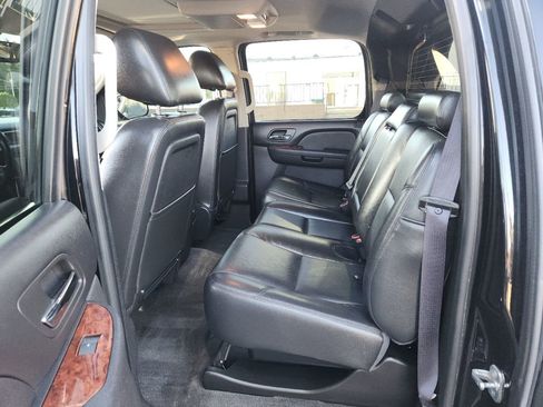 Used 2013 Chevrolet Avalanche LTZ image 10