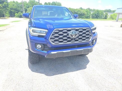 Used 2023 Toyota Tacoma TRD Off-Road w/ TRD Premium Off Road Package AWD/4WD image 2
