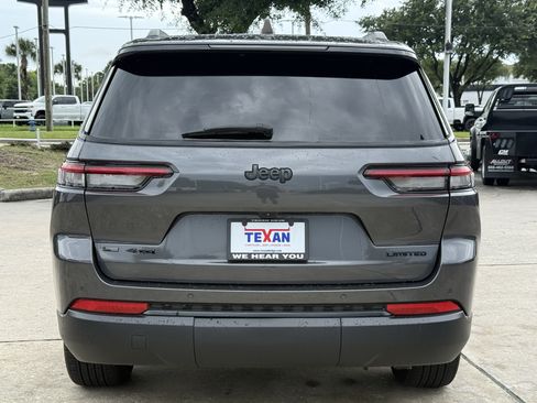 Used 2023 Jeep Grand Cherokee L Limited w/ Black Appearance Package AWD/4WD image 6