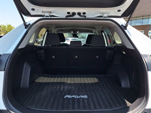 Used 2022 Toyota RAV4 LE AWD/4WD image 26