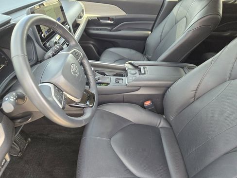 Certified 2025 Toyota Grand Highlander AWD image 15