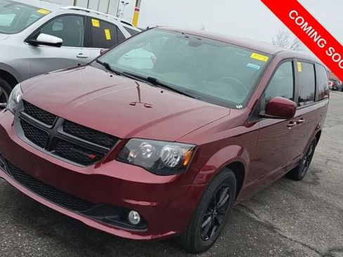 Used 2019 Dodge Grand Caravan SXT w/ Driver Convenience Group image 2