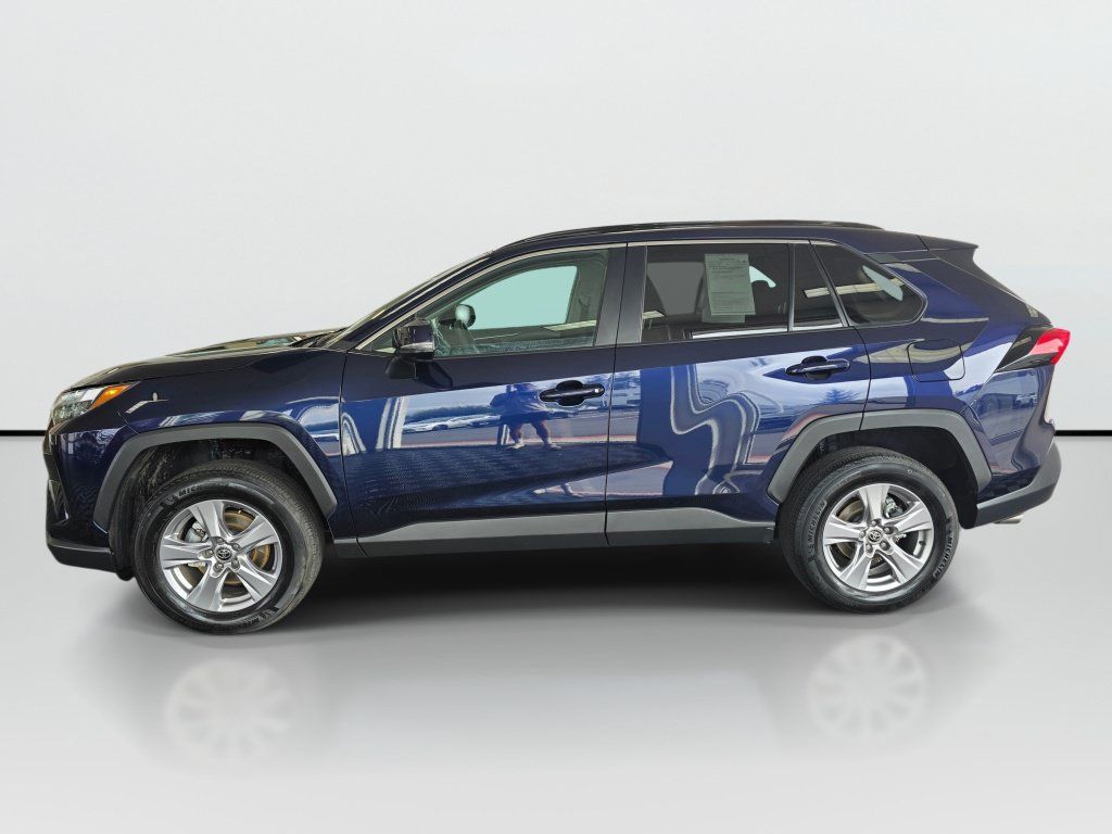 Used 2025 Toyota RAV4 XLE AWD/4WD image 4