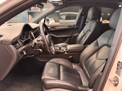 Certified 2023 Porsche Macan S AWD/4WD image 6