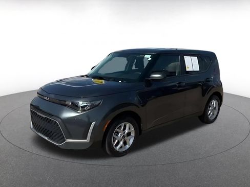 Used 2025 Kia Soul LX w/ LX Technology Package FWD image 6