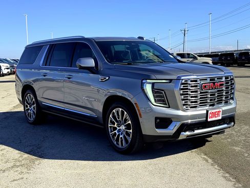 Used 2025 GMC Yukon XL Denali w/ Denali Reserve Package image 4