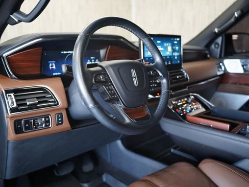 Used 2024 Lincoln Navigator L Reserve AWD/4WD image 11