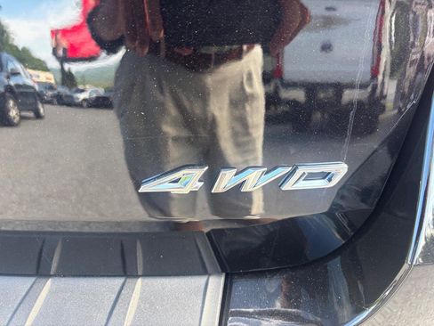Used 2023 Ford Explorer XLT w/ Equipment Group 202A AWD/4WD image 5