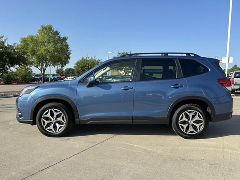 Used 2023 Subaru Forester Premium AWD/4WD image 2