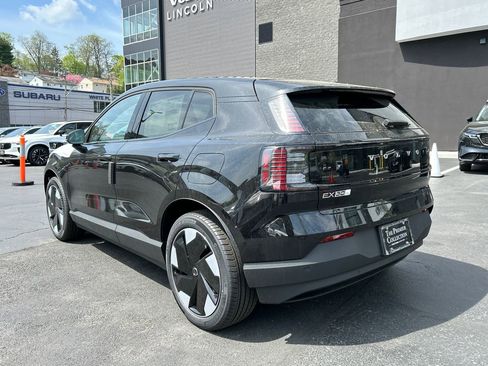 New 2026 Volvo EX30 Plus w/ Protection Package Premier image 4