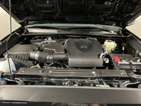 Used 2021 Toyota Tacoma TRD Off-Road AWD/4WD image 39