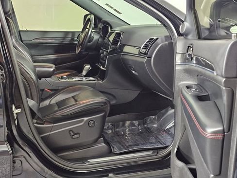 Used 2019 Jeep Grand Cherokee Trailhawk w/ Trailhawk Luxury Group AWD/4WD image 12