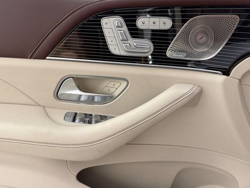 Used 2025 Mercedes-Benz Maybach GLS 600 4MATIC image 10