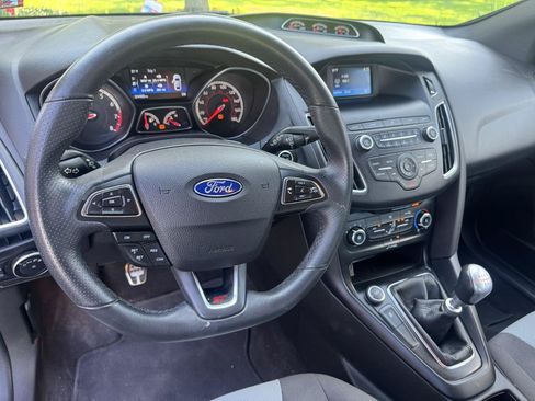 Used 2018 Ford Focus ST FWD image 8