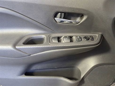 Used 2023 Nissan Versa SV image 16