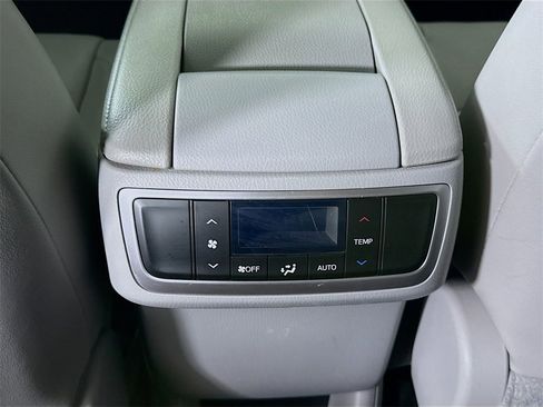 Certified 2019 Toyota Highlander XLE image 30