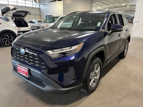 Used 2022 Toyota RAV4 XLE AWD/4WD image 7