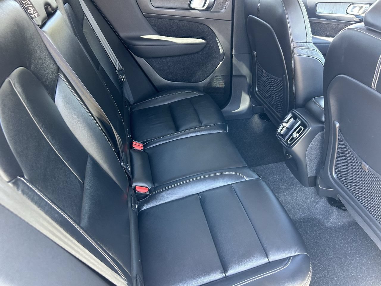 Used 2023 Volvo XC40 B4 Core FWD image 14