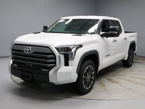 Used 2024 Toyota Tundra Limited AWD/4WD image 7