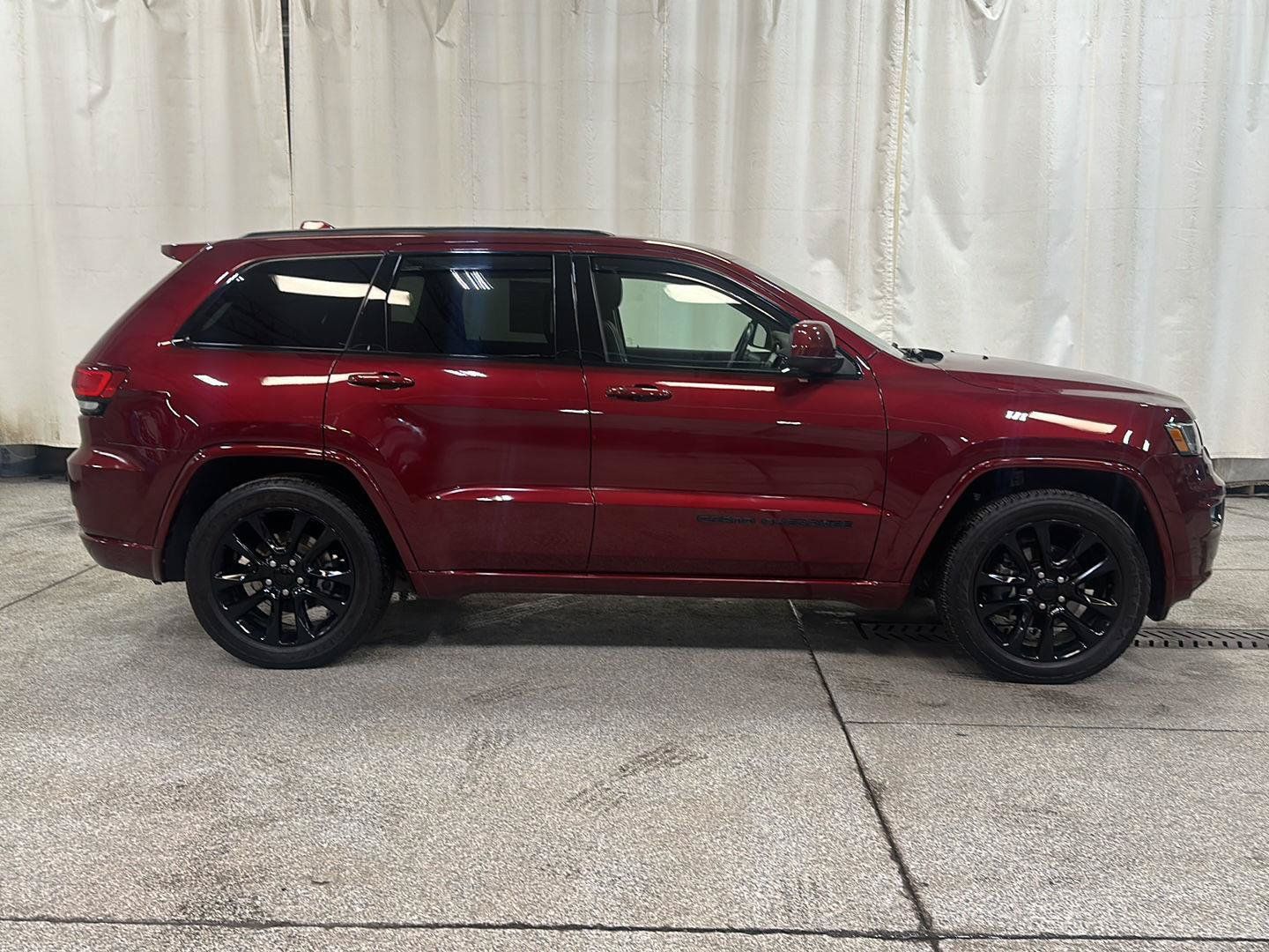 Used 2020 Jeep Grand Cherokee Altitude AWD/4WD image 6