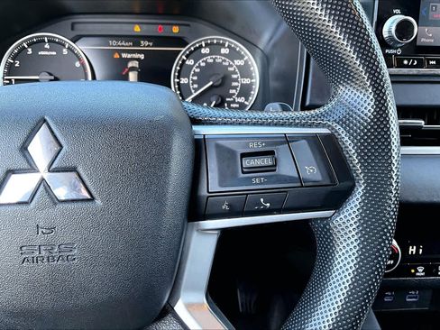 Used 2023 Mitsubishi Outlander ES image 24