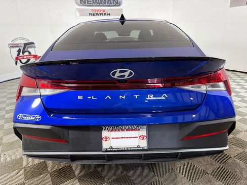 Used 2025 Hyundai Elantra Sport FWD image 4