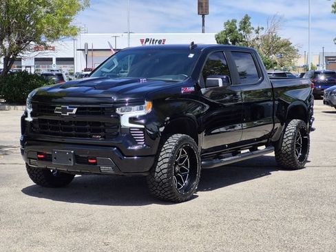 Used 2025 Chevrolet Silverado 1500 LT Trail Boss w/ Convenience Package II AWD/4WD image 2