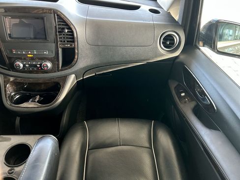 Used 2018 Mercedes-Benz Metris Passenger image 38