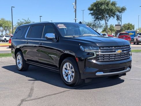 Used 2023 Chevrolet Suburban Premier AWD/4WD image 3
