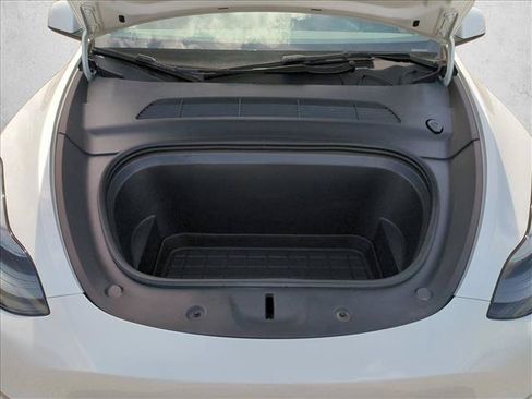 Used 2024 Tesla Model Y Long Range AWD/4WD image 25