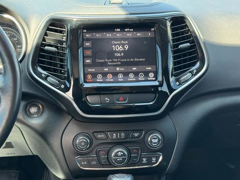 Used 2019 Jeep Cherokee Limited FWD image 19