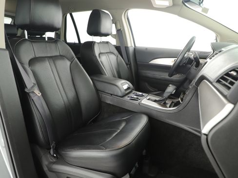 Used 2015 Lincoln MKX FWD w/ Equipment Group 101A image 18